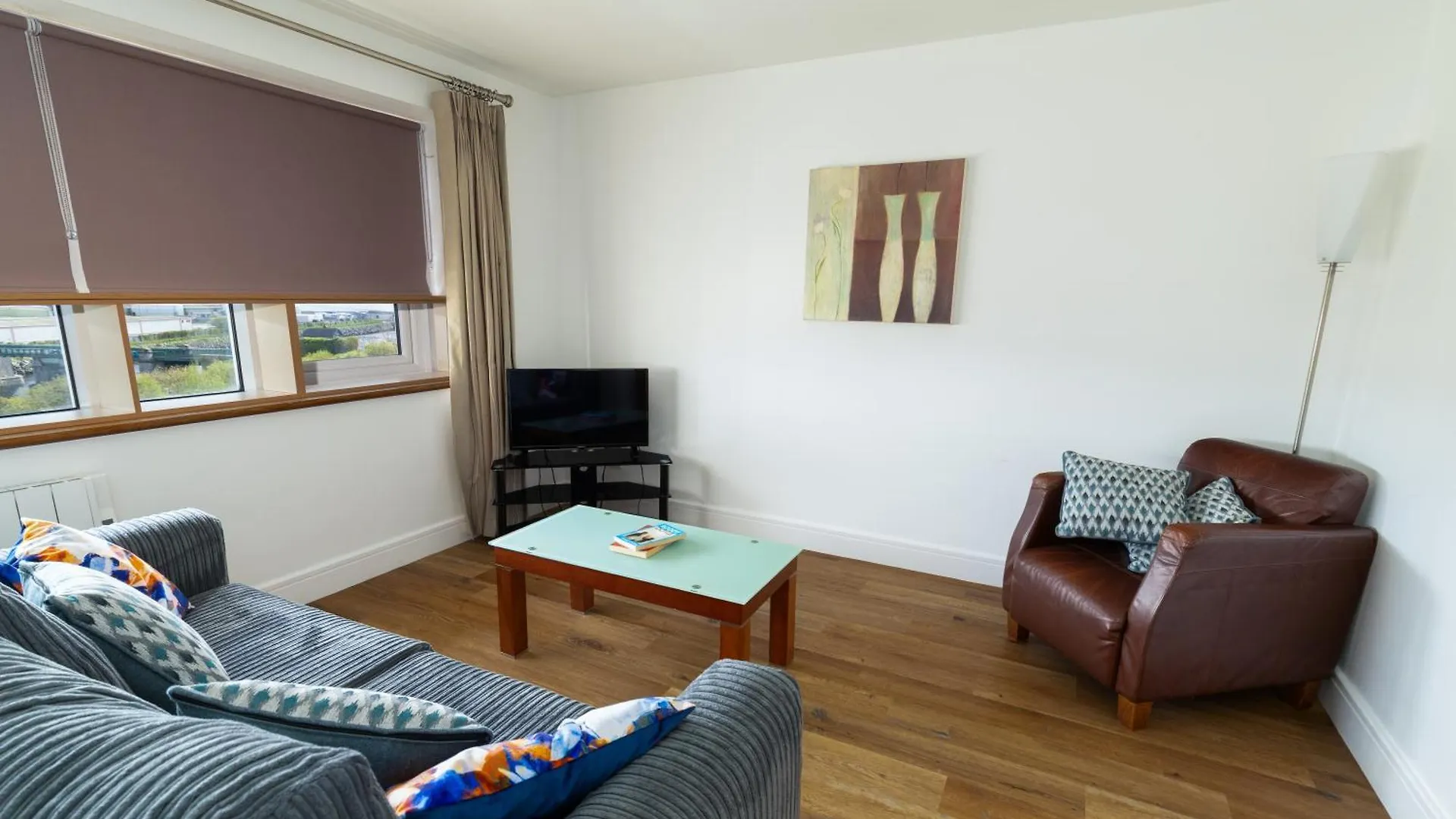 Geata Na Cathrach - Galway Lakeside Apartments アイルランド