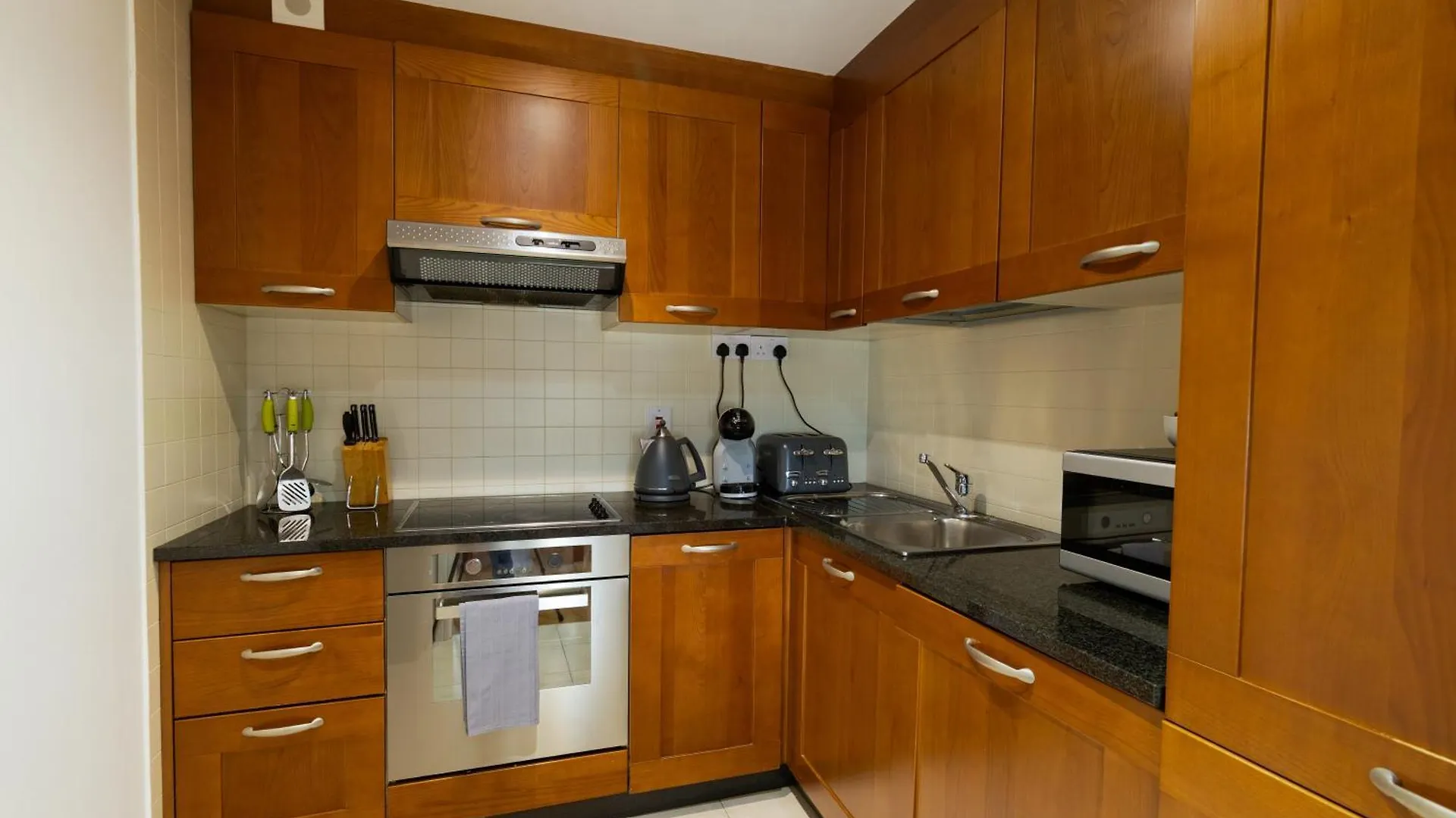 Geata Na Cathrach - Galway Lakeside Apartments 0*,  アイルランド