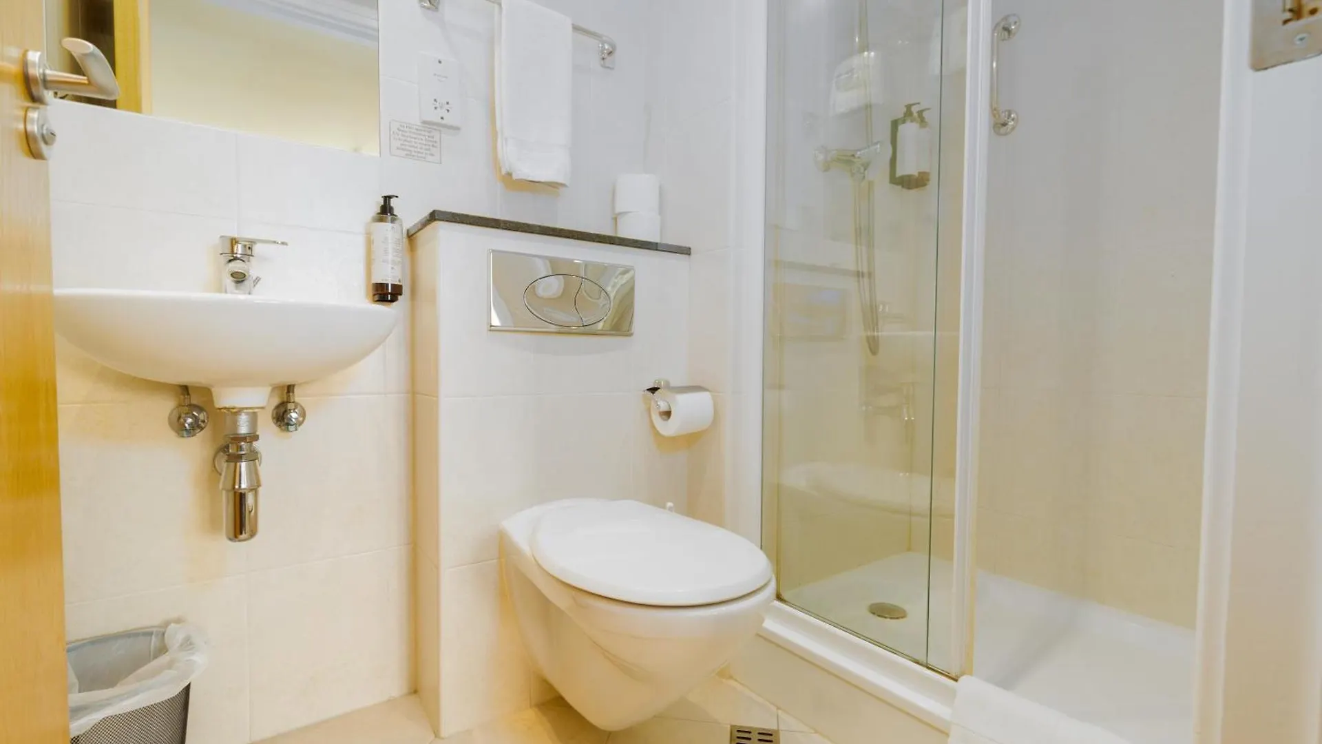 Geata Na Cathrach - Galway Lakeside Apartments