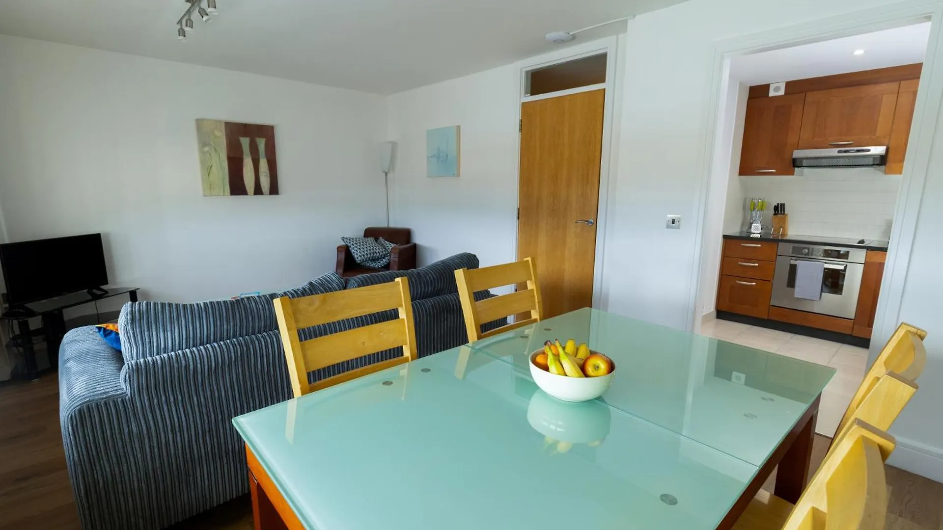 Geata Na Cathrach - Galway Lakeside Apartments
